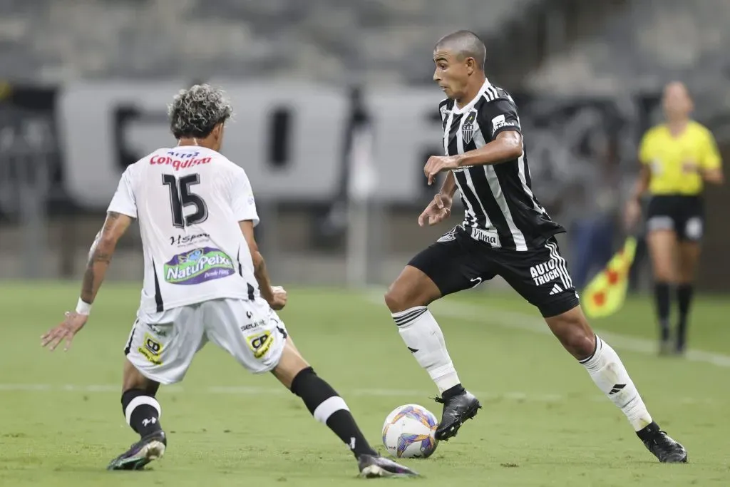 MG – BELO HORIZONTE – 22/01/2025 – MINEIRO 2025, ATLETICO-MG X DEMOCRATA – Lucas Louback jogador do Atletico-MG durante partida contra o Democrata no estadio Mineirao pelo campeonato Mineiro 2025. Foto: Gilson Lobo/AGIF