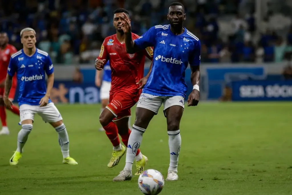 Bolasie jogador do Cruzeiro durante partida contra o Tombense no estadio Mineirao pelo campeonato Mineiro 2025. Foto: Fernando Moreno/AGIF