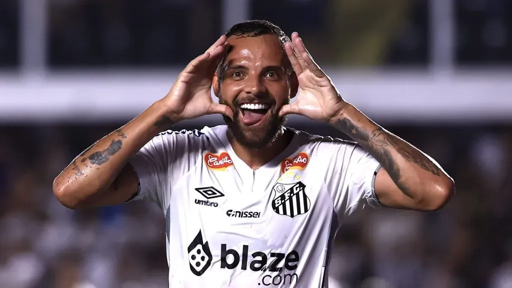 Guilherme foi o autor do gol do Santos na derrota no clássico – Foto: Marcello Zambrana/AGIF