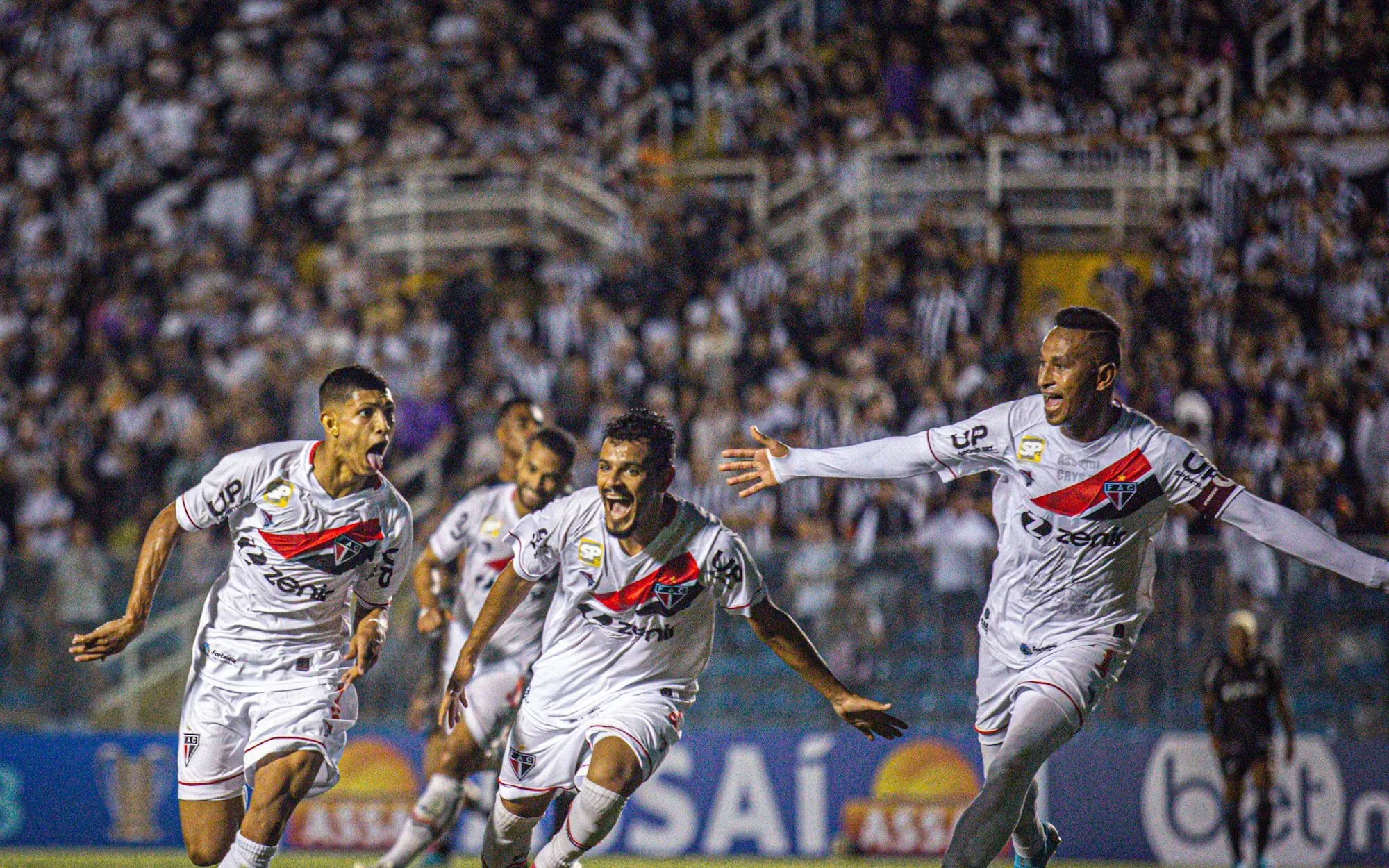 Foto: Lucas Emanuel/AGIF – Ferroviário e sua torcida