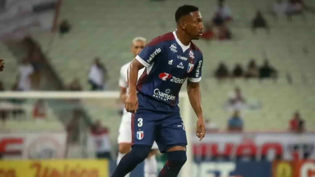 Landázuri em ação pelo Fortaleza, em 2022 – Foto: Lucas Emanuel/AGIF