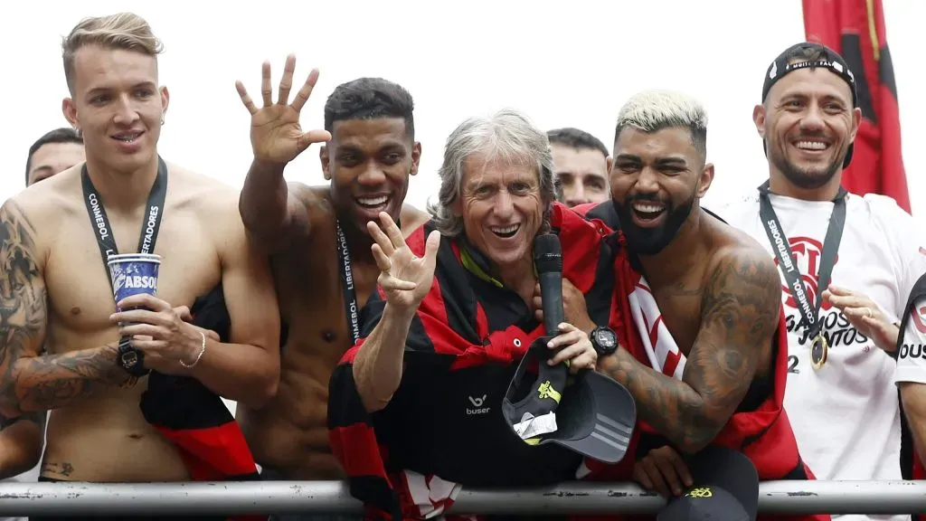 Jorge Jesus e jogadores após o título da Libertadores de 2019