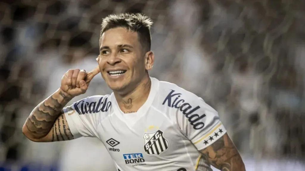 Soteldo no Peixãona primeira passagem. Foto: Raul Baretta / Santos.