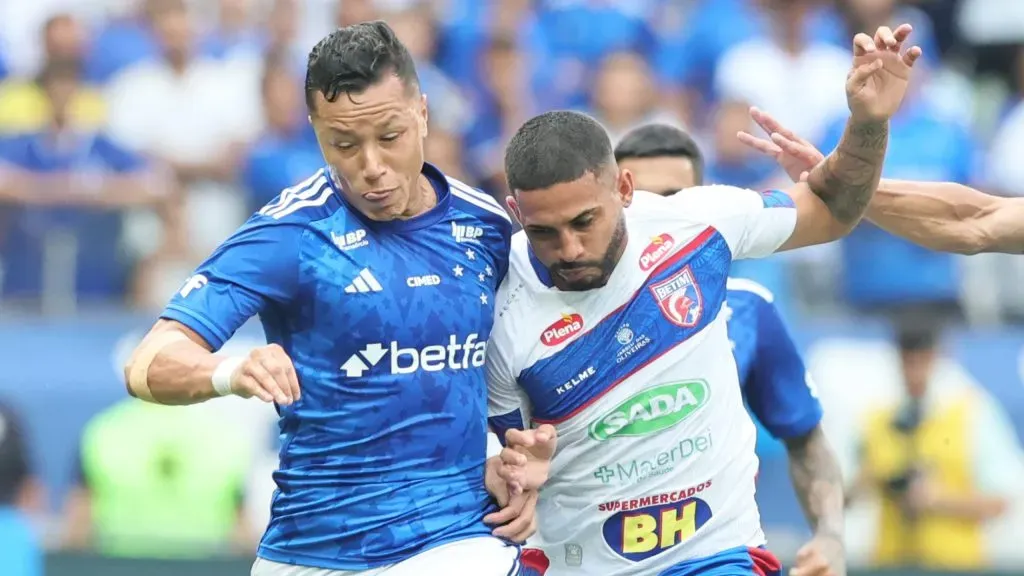 Marlon durante partida. Foto: Gilson Lobo/AGIF