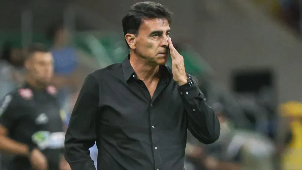 Gustavo Quinteros durante partida. Foto: Maxi Franzoi/AGIF