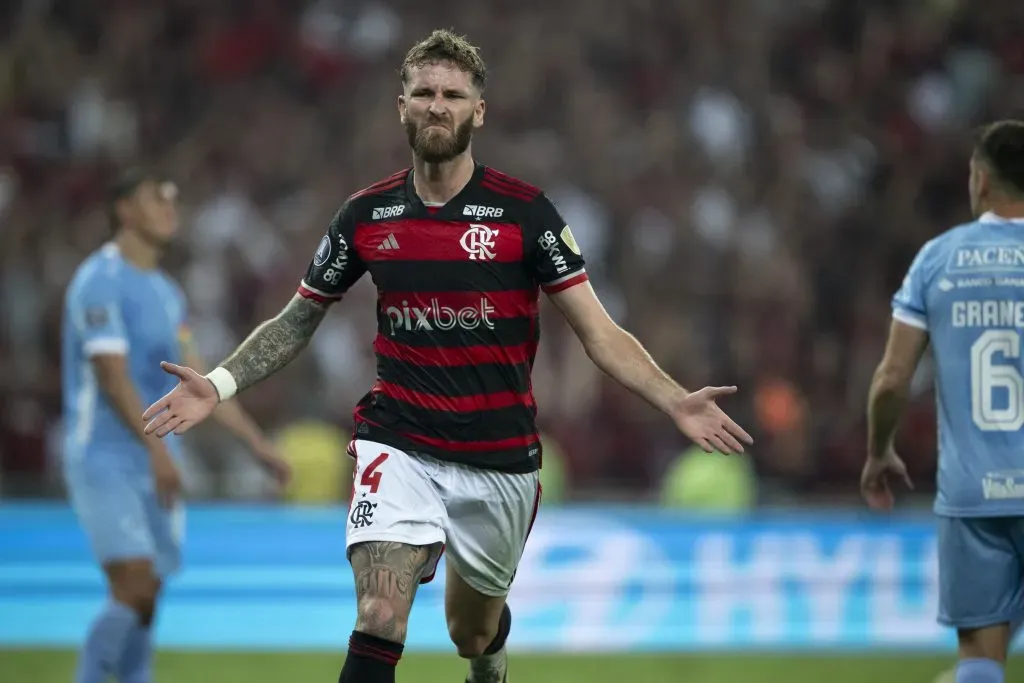 RJ – RIO DE JANEIRO – 15/08/2024 – COPA LIBERTADORES 2024, FLAMENGO X BOLIVAR – Leo Pereira jogador do Flamengo comemora seu gol durante partida contra o Bolivar no estadio Maracana pelo campeonato Copa Libertadores 2024. Foto: Jorge Rodrigues/AGIF