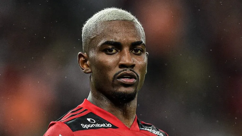 Ramon, lateral-esquerdo, atuando pelo Flamengo. Foto: Thiago Ribeiro/AGIF