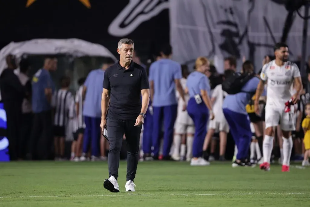 Pedro Caixinha na derrota para o Palmeiras, de virada. Foto: Ettore Chiereguini/AGIF