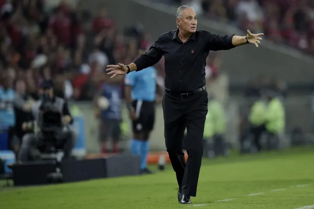 Tite acumula 16 títulos em sua carreira como técnico e de acordo com a torcida celeste, ele seria opção ideal para liderar o Cruzeiro. Foto: Alexandre Loureiro/AGIF