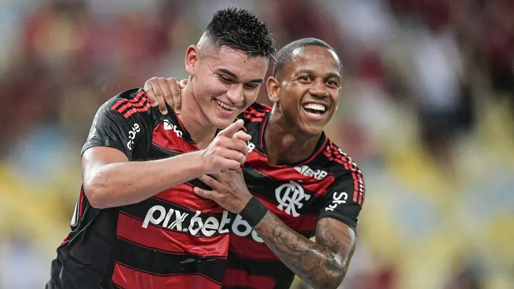 Alcaraz comemorando gol diante do Sampaio Corrêa. Foto: Thiago Ribeiro/AGIF