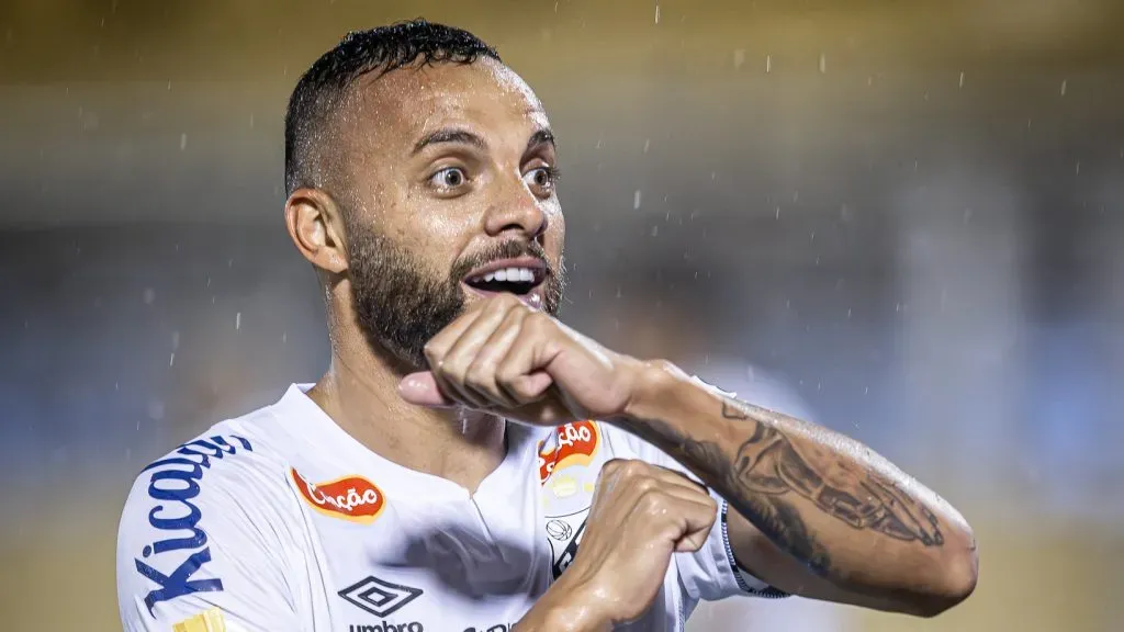 Guilherme comemorando gol pelo Santos - Fotos: Raul Baretta/ Santos FC.
