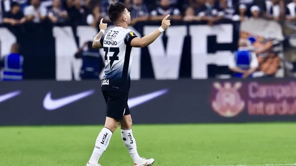 Igor Coronado jogador do Corinthians comemora seu gol durante partida contra o Velo Clube no estádio Arena Corinthians pelo campeonato Paulista 2025. Foto: Marcello Zambrana/AGIF