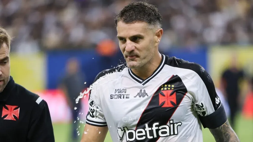 Vegetti fez os dois gols do Vasco contra o Volta Redonda