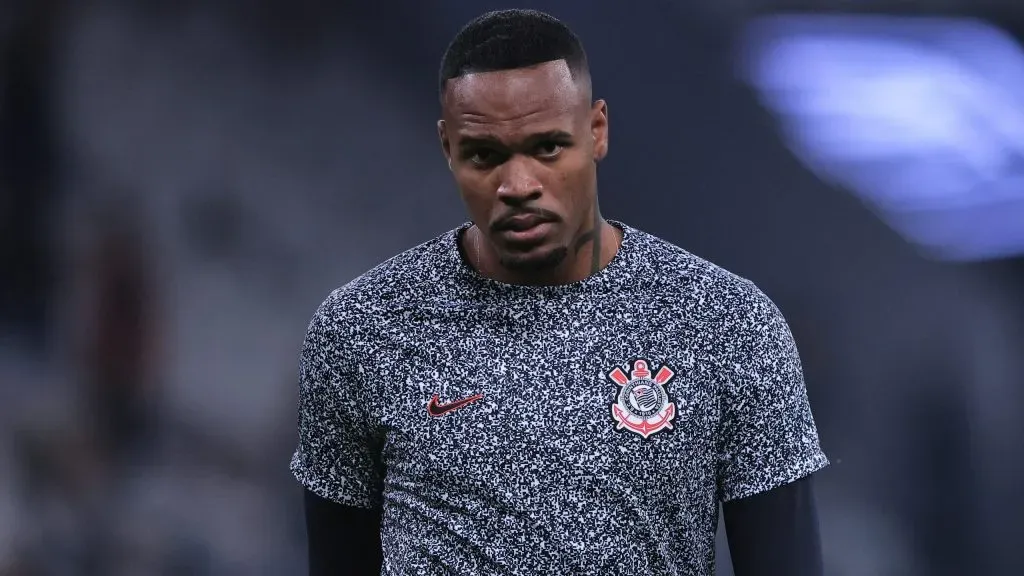 Carlos Miguel em aquecimento. Foto: Ettore Chiereguini/AGIF