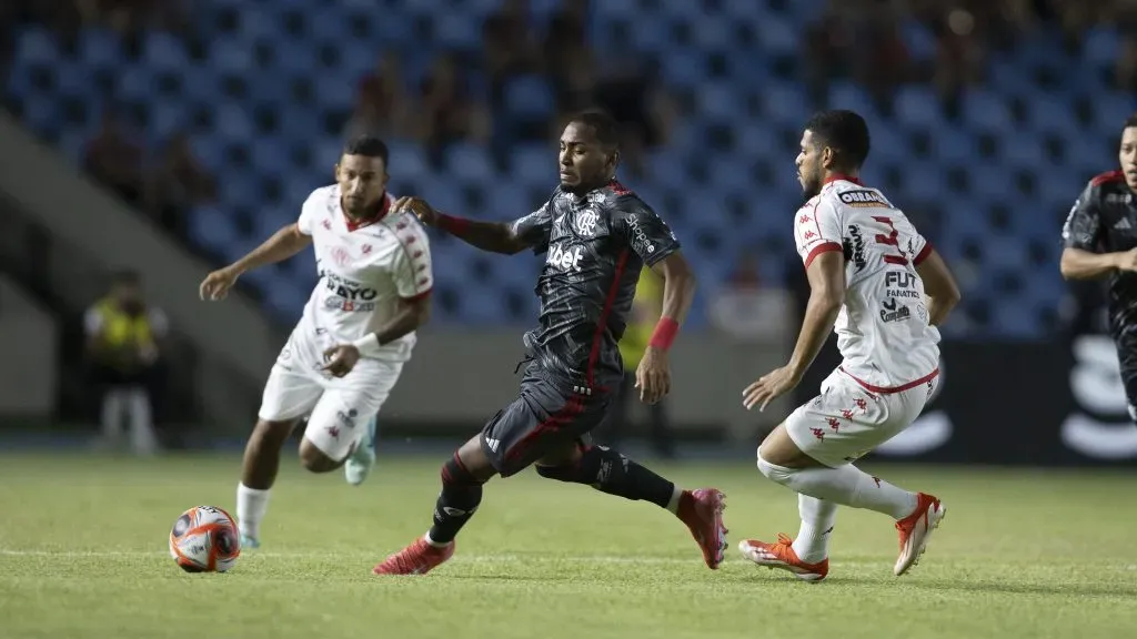 Lorran durante partida. Foto: Kayan Mendes/AGIF