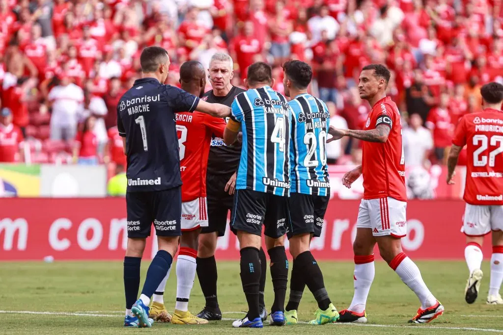 Grêmio e Internacional em clássico – Foto: Maxi Franzoi/AGIF