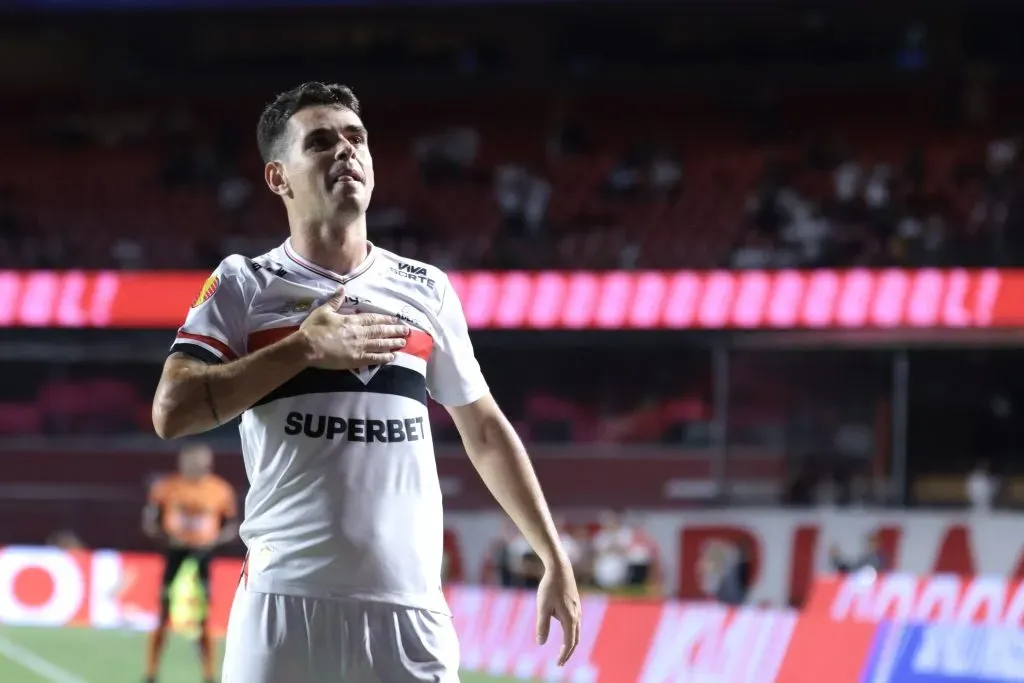SP – SAO PAULO – 05/02/2025 – PAULISTA 2025, SAO PAULO X MIRASSOL – Oscar jogador do Sao Paulo comemora seu gol durante partida contra o Mirassol no estadio Morumbi pelo campeonato Paulista 2025. Foto: Marcello Zambrana/AGIF