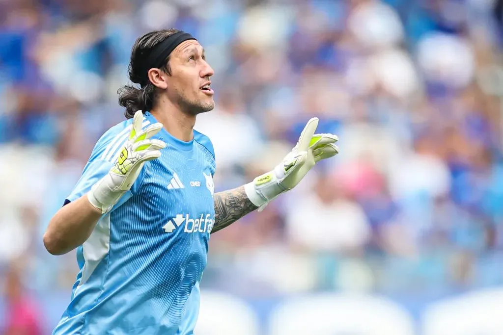 Cássio antes da partida com o Betim. Foto: Gilson Lobo/AGIF