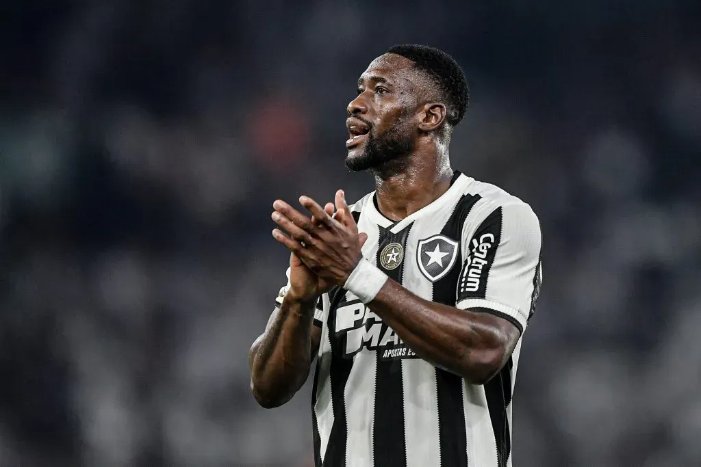 RJ – RIO DE JANEIRO – 18/08/2024 – BRASILEIRO A 2024, BOTAFOGO X FLAMENGO – Bastos jogador do Botafogo durante partida contra o Flamengo no estadio Engenhao pelo campeonato Brasileiro A 2024. Foto: Thiago Ribeiro/AGIF