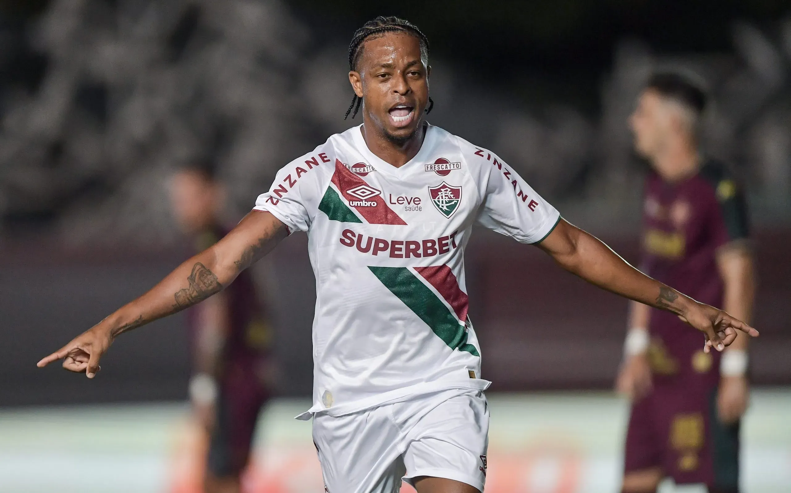 Keno jogador do Fluminense comemora seu gol durante partida contra o Portuguesa Rio no estadio Luso Brasileiro pelo campeonato Carioca 2025. Foto: Thiago Ribeiro/AGIF