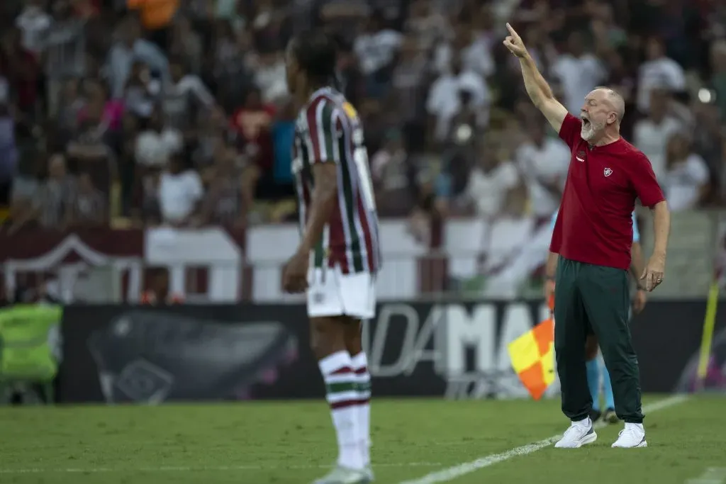RJ – RIO DE JANEIRO – 26/11/2024 – BRASILEIRO A 2024, FLUMINENSE X CRICIUMA – Mano Menezes tecnico do Fluminense durante partida contra o Criciuma no estadio Maracana pelo campeonato Brasileiro A 2024. Foto: Jorge Rodrigues/AGIF