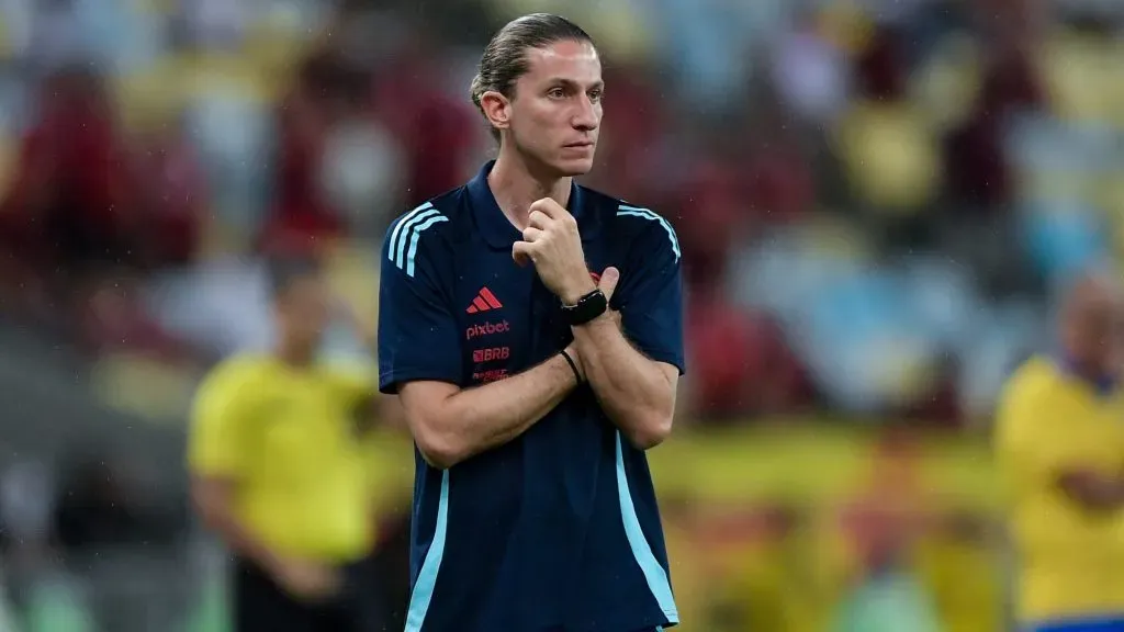 Filipe Luís durante partida. Foto: Thiago Ribeiro/AGIF