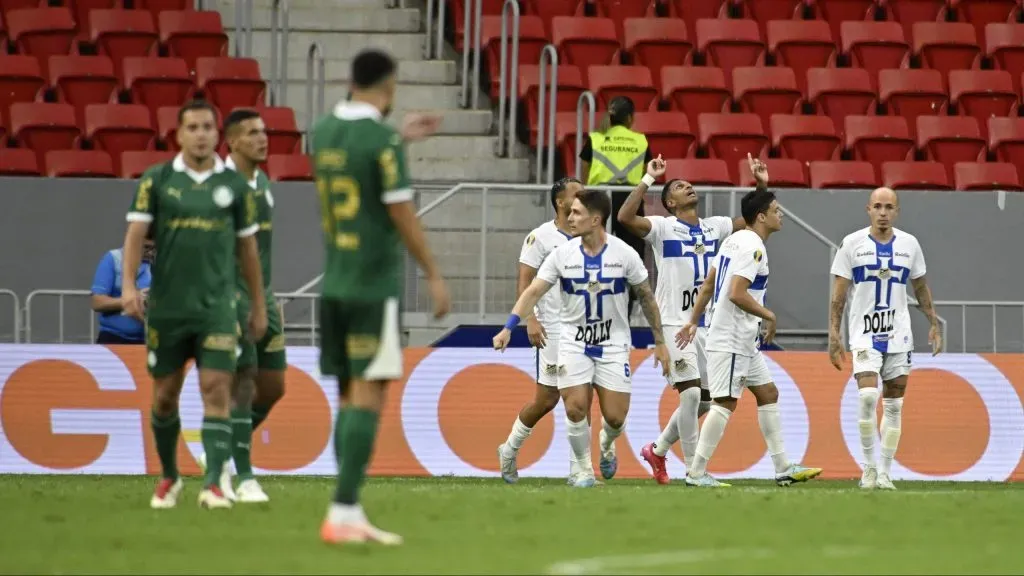 Willen Mota jogador do Agua Santa comemora seu gol durante partida contra o Palmeiras no estádio Mane Garrincha pelo campeonato Paulista 2025. Foto: Mateus Bonomi/AGIF