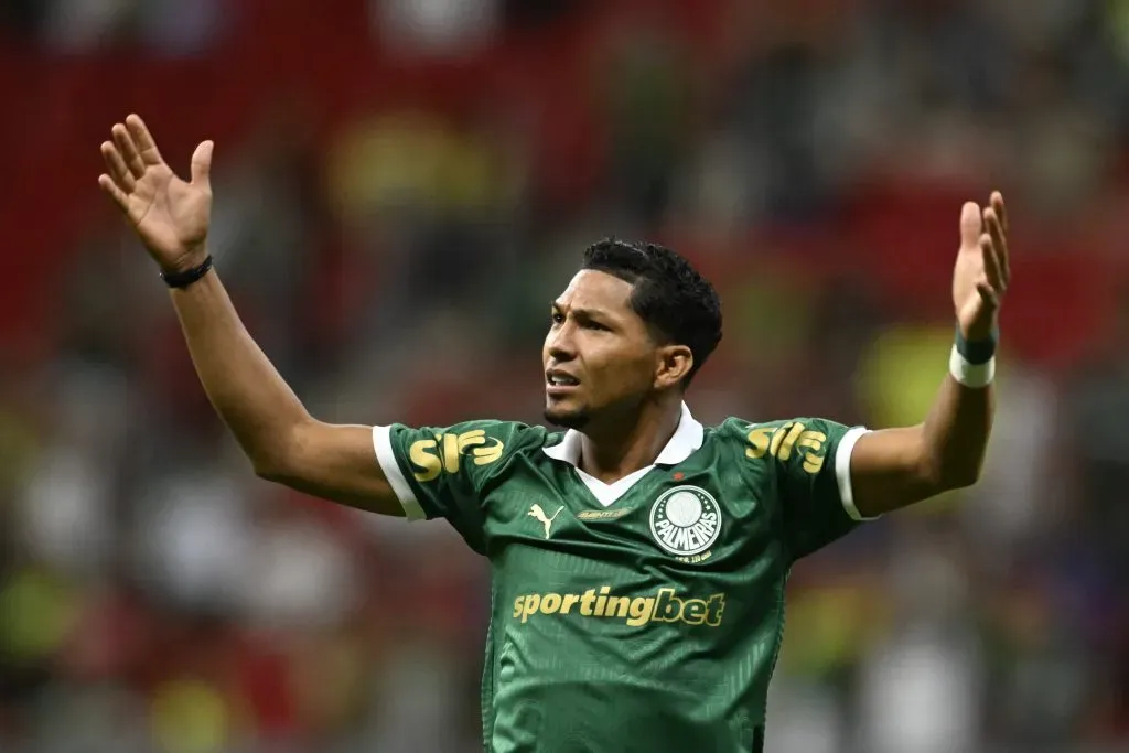 DF – BRASILIA – 09/02/2025 – PAULISTA 2025, AGUA SANTA X PALMEIRAS – Rony jogador do Palmeiras durante partida contra o Agua Santa no estadio Mane Garrincha pelo campeonato Paulista 2025. Foto: Mateus Bonomi/AGIF