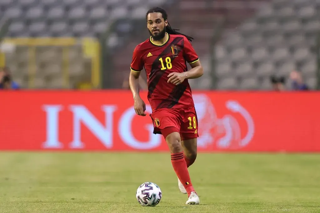 Denayer em campo pela seleção da Bélgica – Foto: Alex Grimm/Getty Images