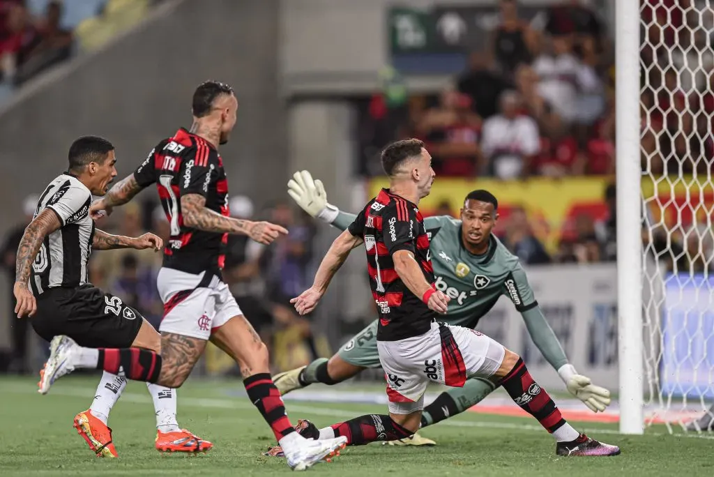 Léo Ortiz marcou o gol da vitória do Flamengo sobre o Botafogo. Foto: Gilvan de Souza & Paula Reis/Flamengo