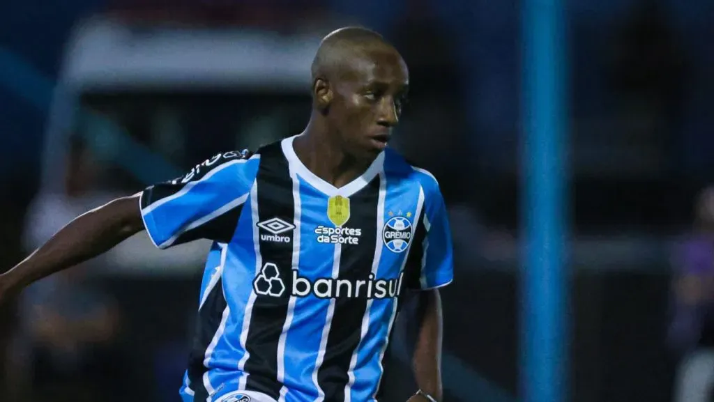 Gabriel Mec em estreia no profissional