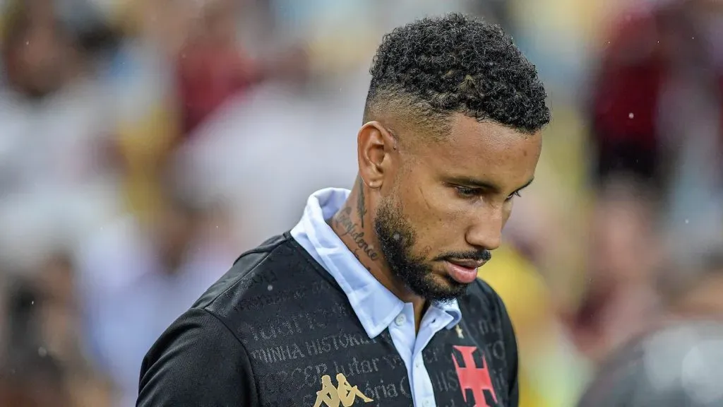 Jair tem situação exposta no Vasco para temporada