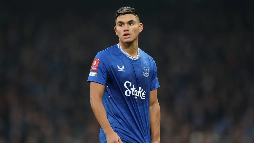 Alcaraz durante jogo pelo Everton. Photo by Jan Kruger/Getty Images