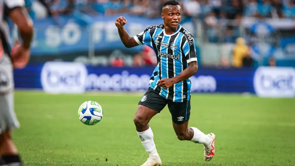 Nathan Fernandes jogador do Grêmio durante partida contra o Vasco no estádio Arena do Grêmio pelo campeonato Brasileiro A 2023. Foto: Maxi Franzoi/AGIF