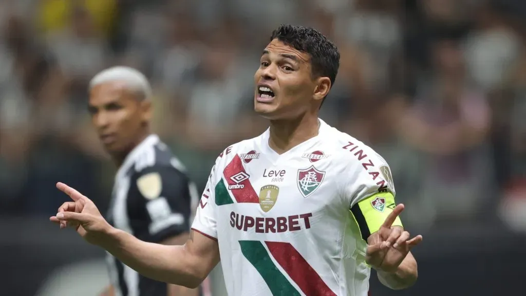 Thiago Silva em partida da Libertadores 2024/Foto: Gilson Lobo/AGIF