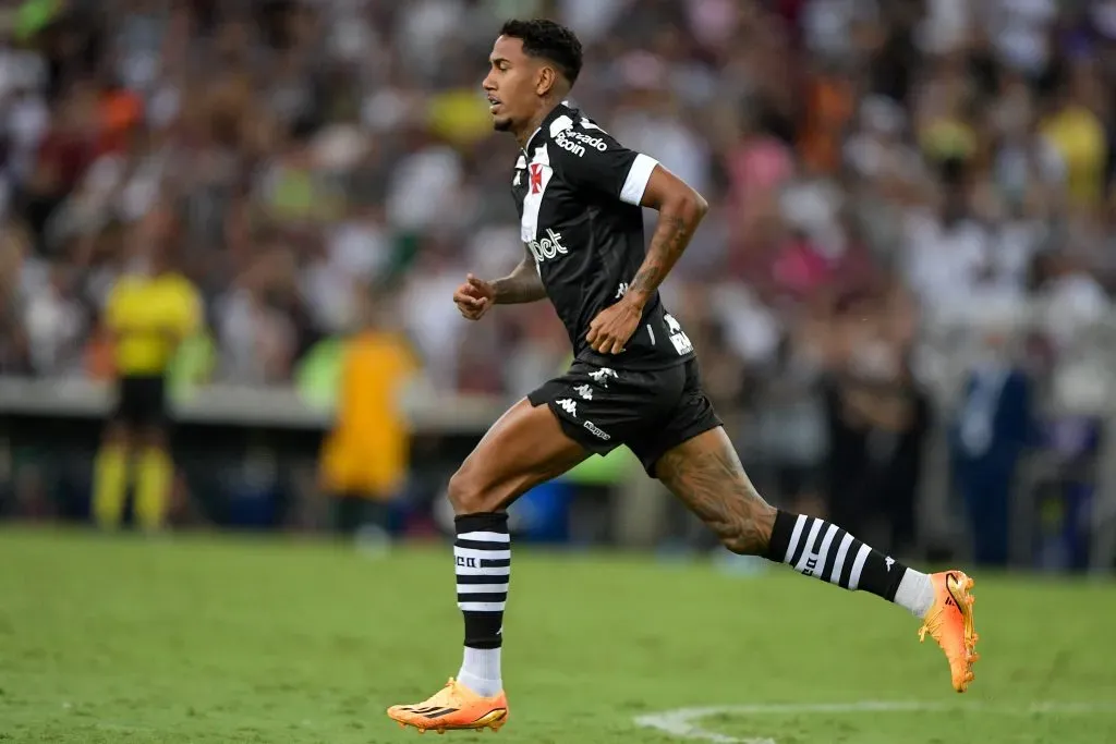 RJ – RIO DE JANEIRO – 06/05/2023 – BRASILEIRO A 2023, FLUMINENSE X VASCO – Rwan Cruz jogador do Vasco durante partida contra o Fluminense no estadio Maracana pelo campeonato BRASILEIRO A 2023. Foto: Thiago Ribeiro/AGIF