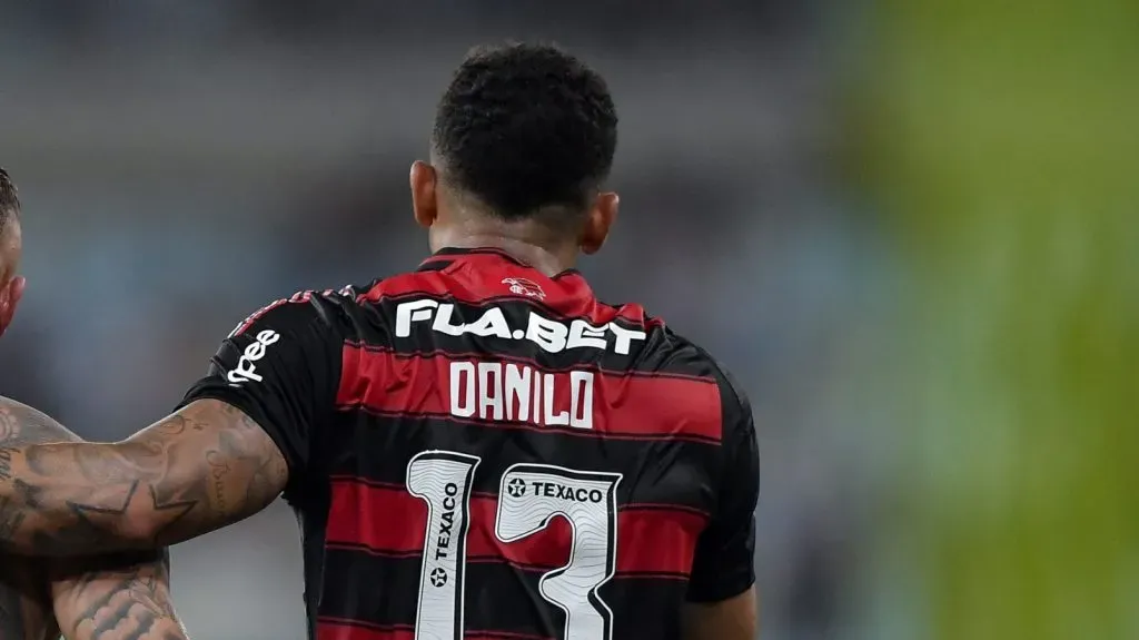 RJ – RIO DE JANEIRO – 15/02/2025 – CARIOCA 2025, FLAMENGO X VASCO – Everton Cebolinha jogador do Flamengo comemora seu gol com Danilo jogador da sua equipe durante partida contra o Vasco no estadio Maracana pelo campeonato Carioca 2025. Foto: Thiago Ribeiro/AGIF