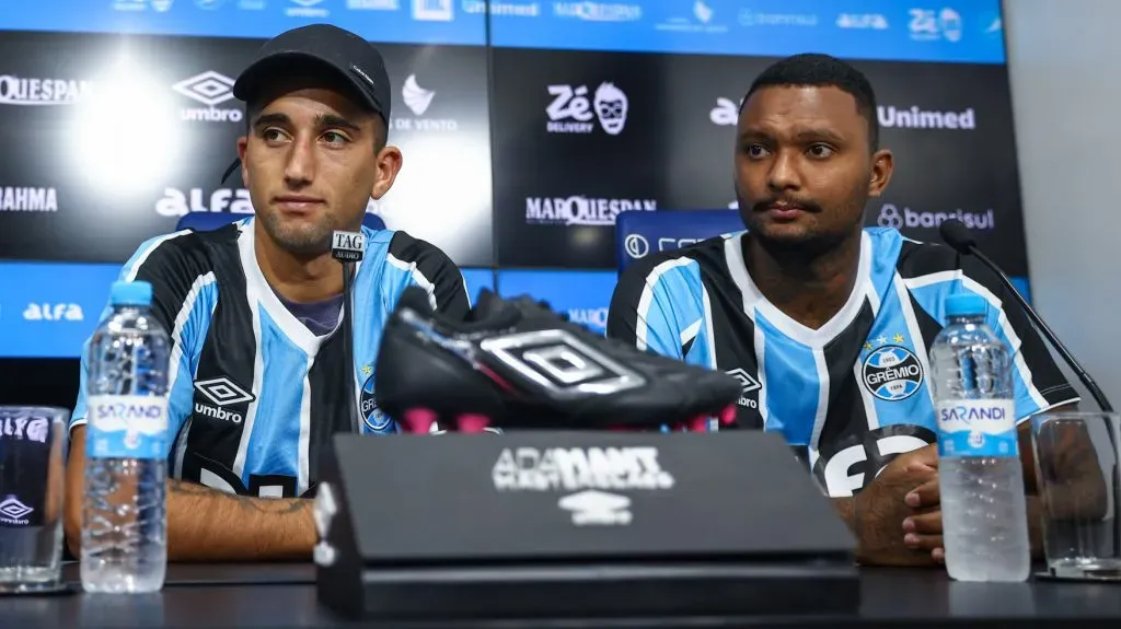 Uruguaio e Luan Cândido foram apresentados. Foto: Lucas Uebel/Grêmio FBPA
