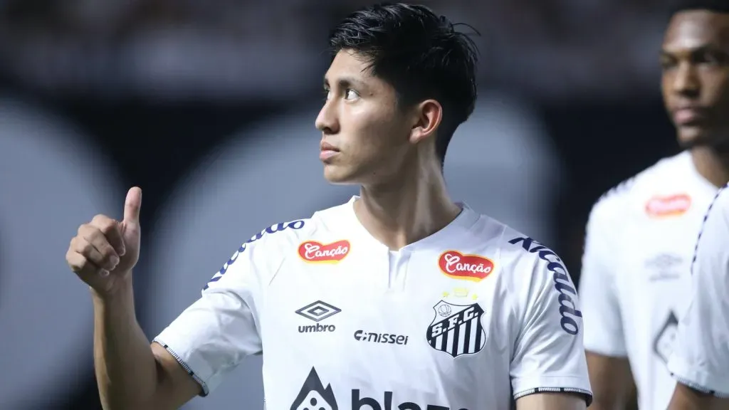 Miguelito deve ser emprestado pelo Santos -Foto: Reinaldo Campos/AGIF.