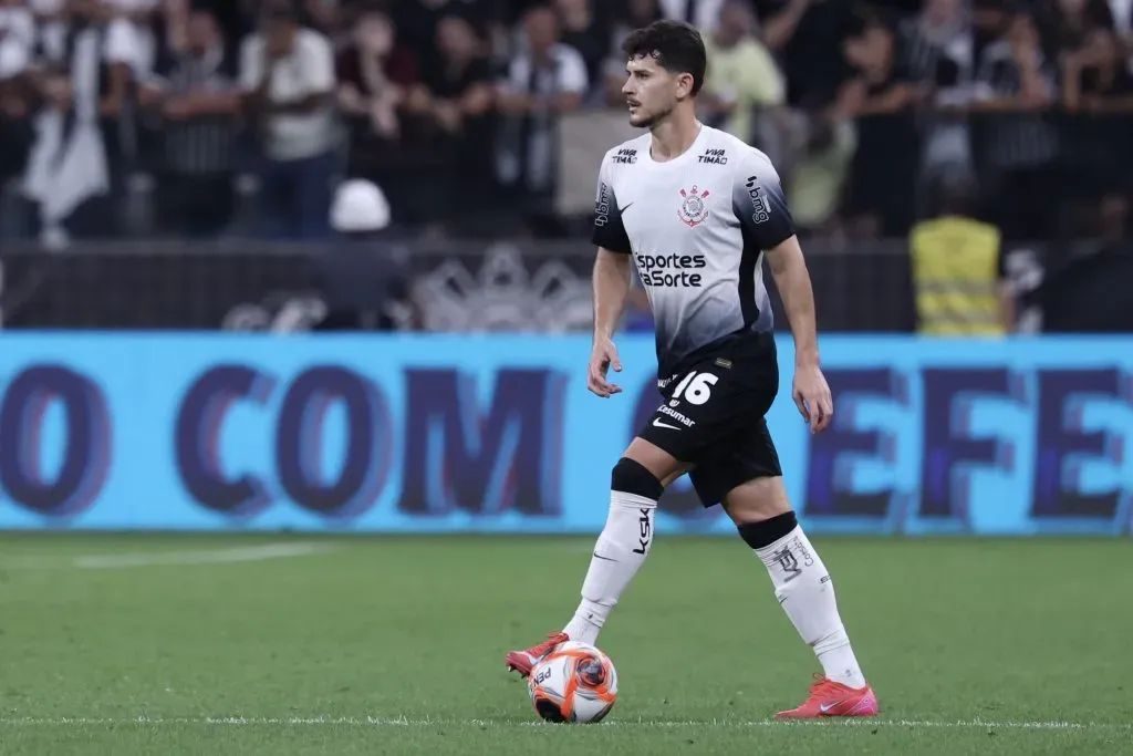 SP – SAO PAULO – 09/02/2025 – PAULISTA 2025, CORINTHIANS X SAO BERNARDO – Hugo jogador do Corinthians durante partida contra o Sao Bernardo no estadio Arena Corinthians pelo campeonato Paulista 2025. Foto: Marcello Zambrana/AGIF