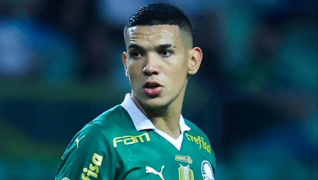 Naves, zagueiro do Palmeiras