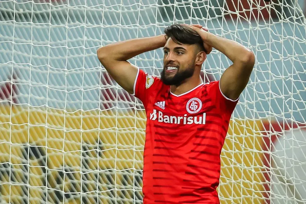 Yuri Alberto com a camisa do Internacional em duelo contra o Sport no estadio Beira-Rio pelo campeonato Brasileiro A 2021. Foto: Pedro H. Tesch/AGIF