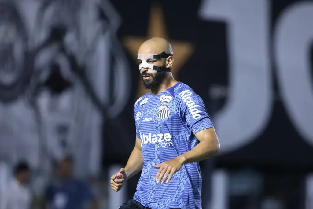 SP – SANTOS – 22/01/2025 – PAULISTA 2025, SANTOS X PALMEIRAS – Thaciano jogador do Santos durante aquecimento antes da partida contra o Palmeiras no estadio Vila Belmiro pelo campeonato Paulista 2025. Foto: Reinaldo Campos/AGIF