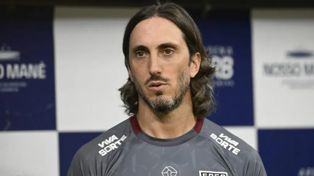 Zubeldía durante partida. Foto: Mateus Bonomi/AGIF