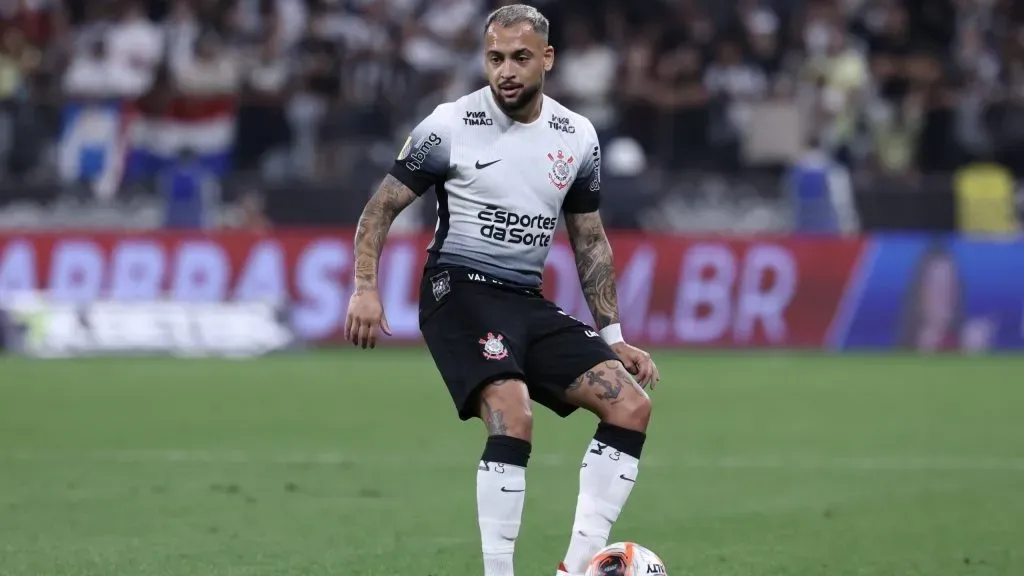 Maycon durante partida. Foto: Marcello Zambrana/AGIF