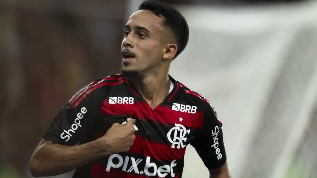 Matheus Gonçalves comemorando. Foto: Jorge Rodrigues/AGIF