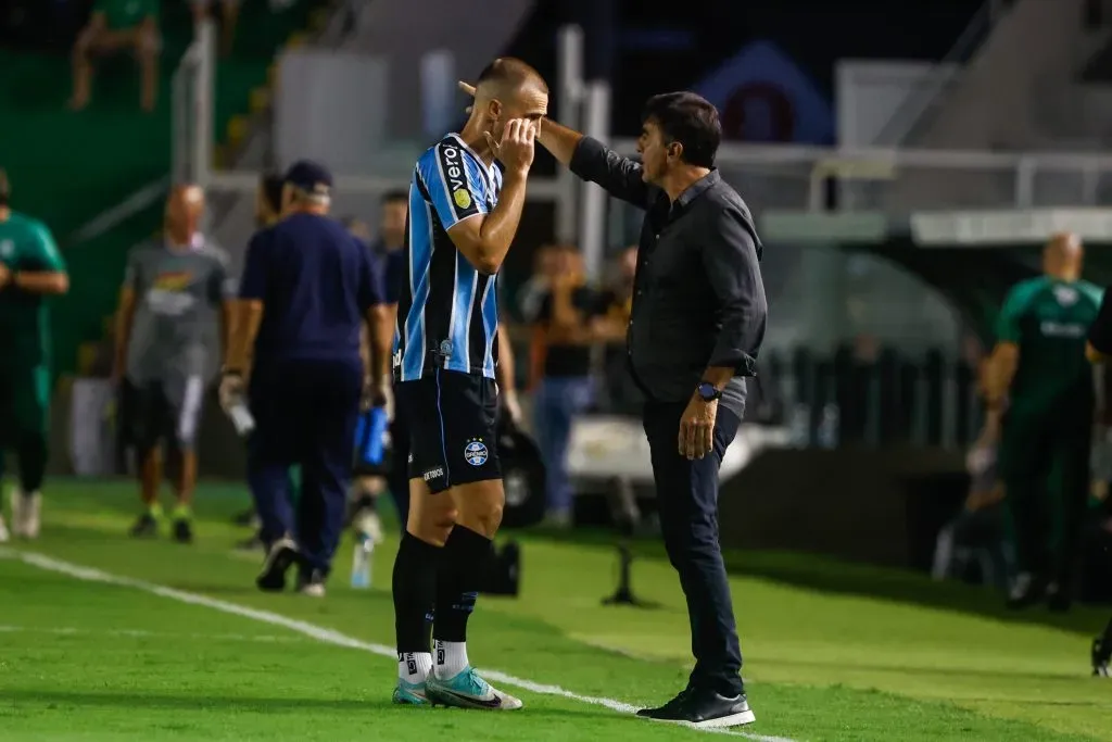 Gustavo Quinteros, técnico do Grêmio, durante partida contra o Juventude no Alfredo Jaconi pelo Campeonato Gaúcho 2025. Foto: Luiz Erbes / AGIF