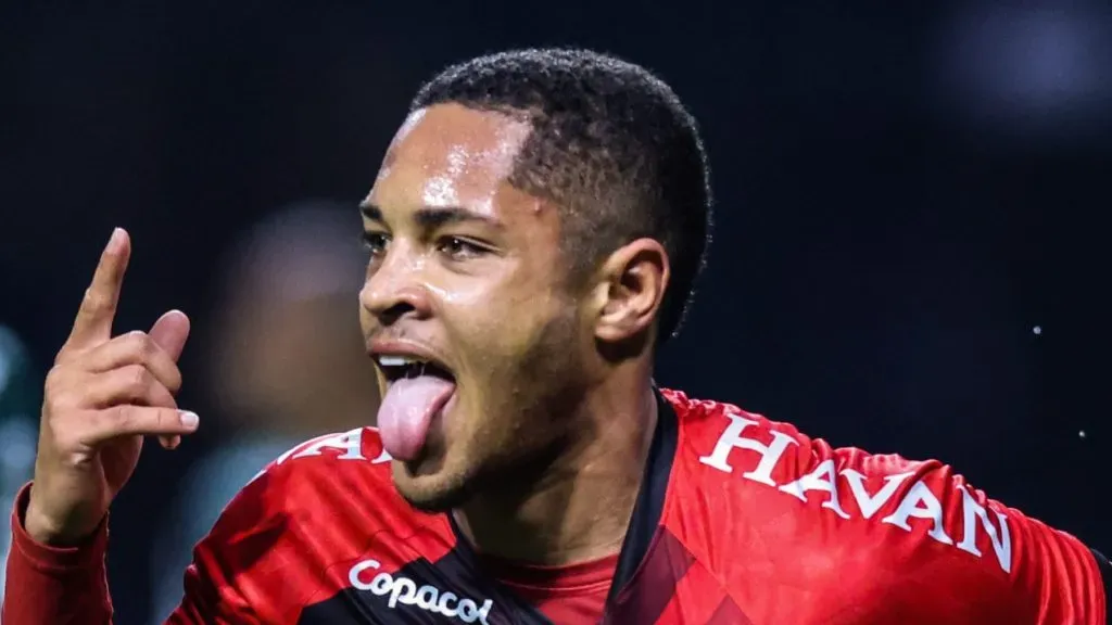 Foto: Alexandre Schneider/Getty Images – Atacante promissor se destacou no Athletico e vai buscar fazer história no Palmeiras.