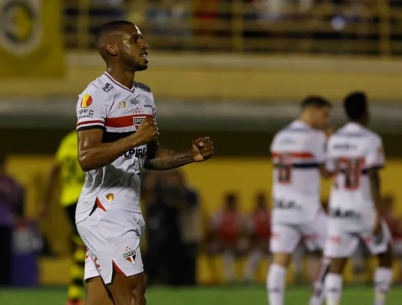 André Silva comemora um de seus gols no jogo. Foto: Rubens Chiri/São Paulo FC