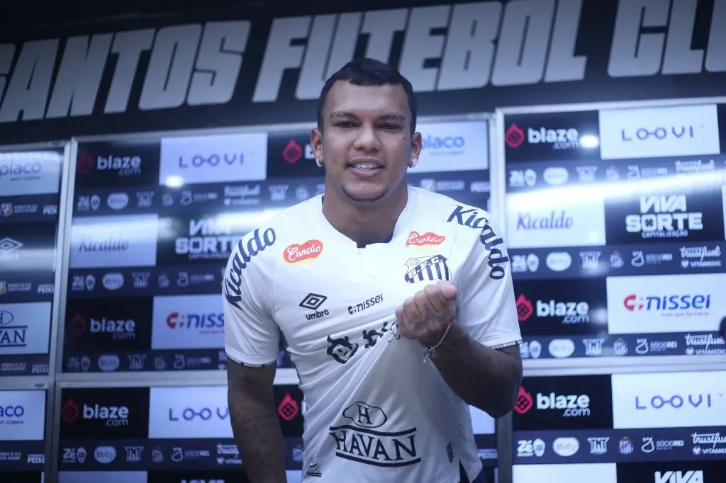 Veron também foi novidade no jogo. Foto: Reinaldo Campos/AGIF